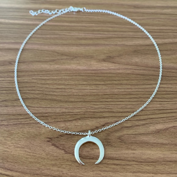 New silver crescent moon necklace - Picture 1 of 4